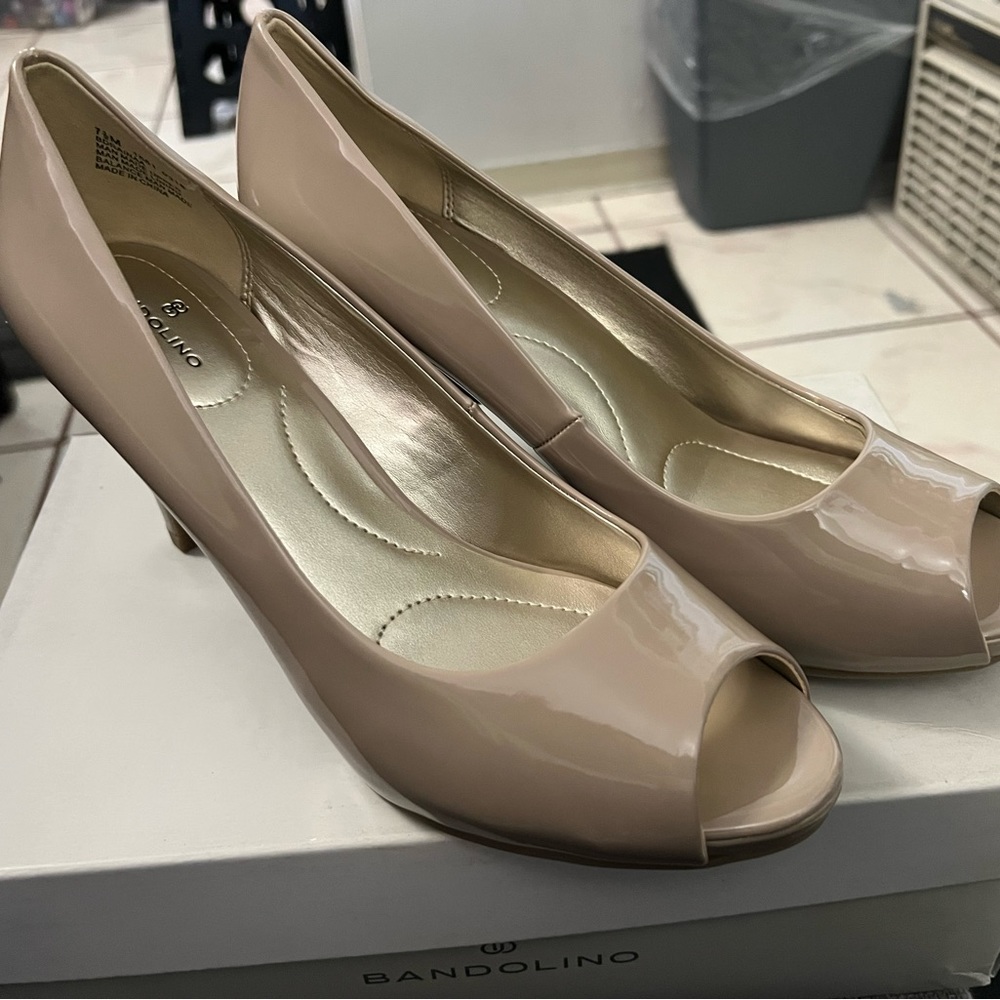 USED WOMEN SHOES SIZE 7 1/2